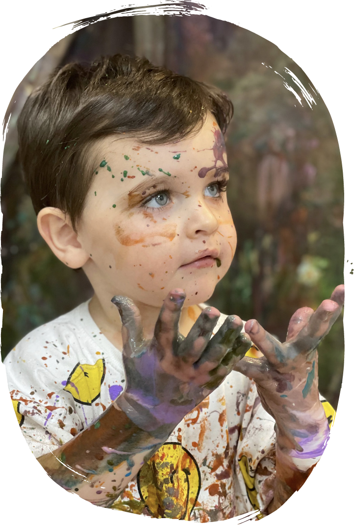 Art instructor teaching color mixing to kids